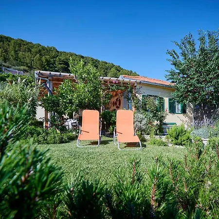 Nyaraló Unique House Split